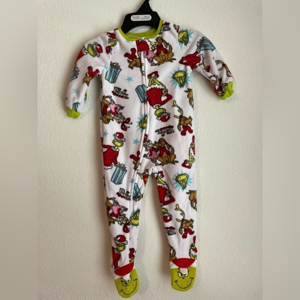 Dr. Seuss Kids Footie Pajama - White, Red, and Green warm and cozy size 12M